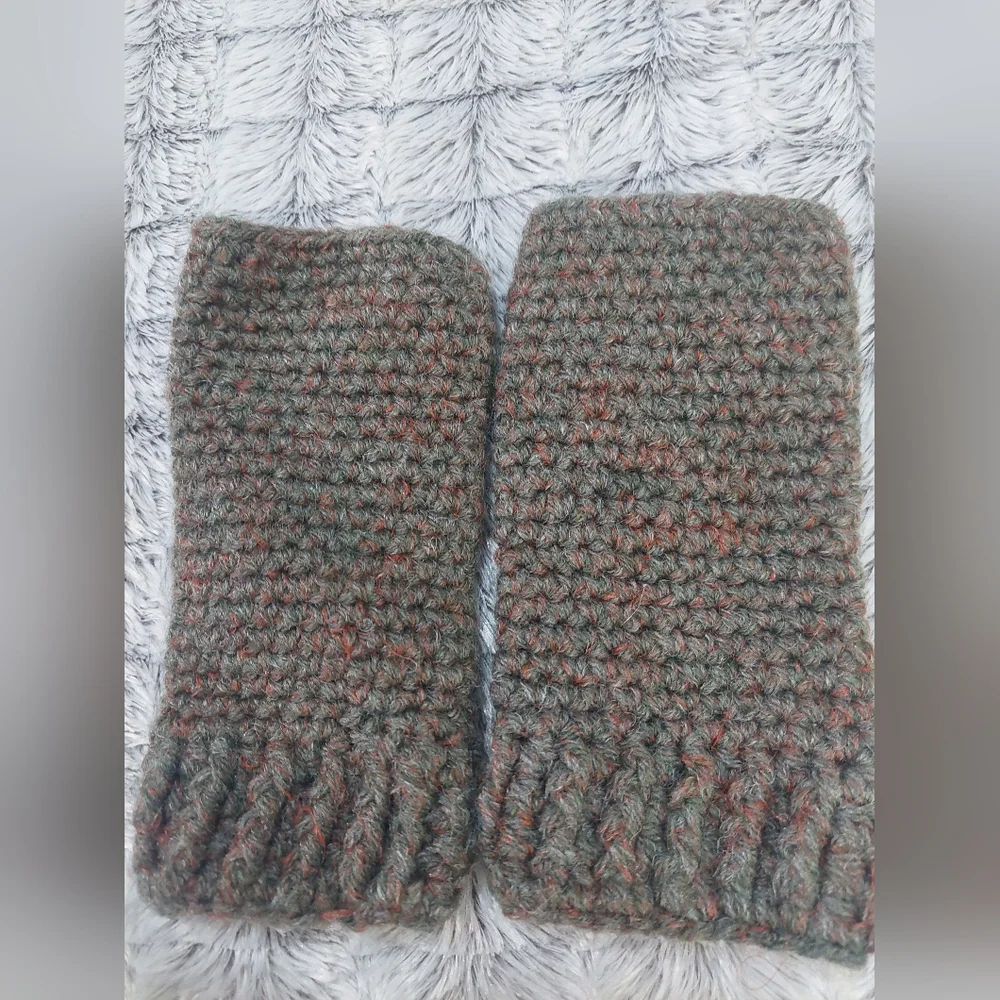 Crocheted half gloves /‎ wrist covers